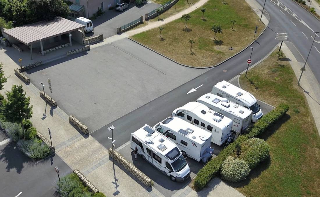 Parking Aiguilhe — 露营车营地 in Aiguilhe