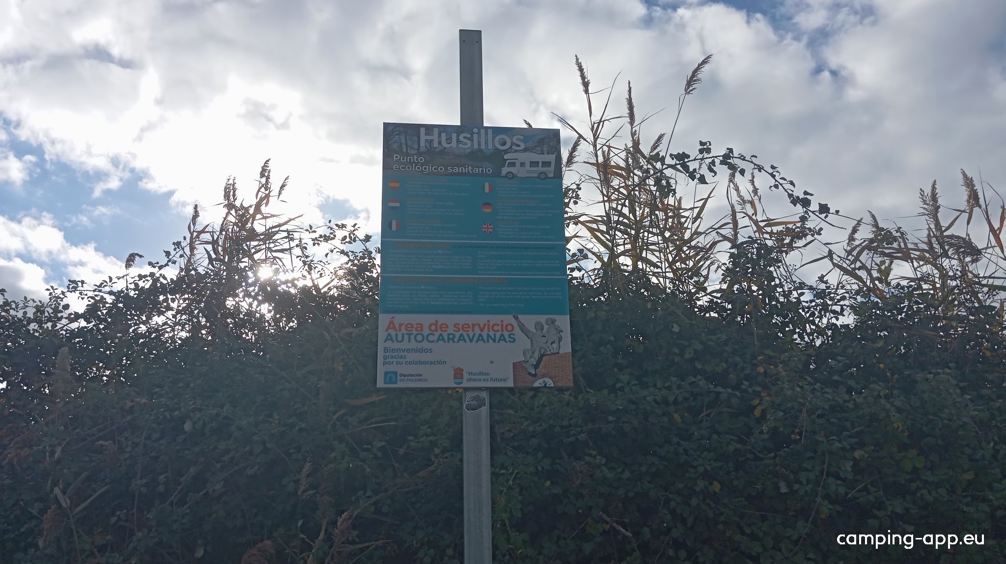 Area De Servicio Autocaravanas — Campervan Site in Husillos