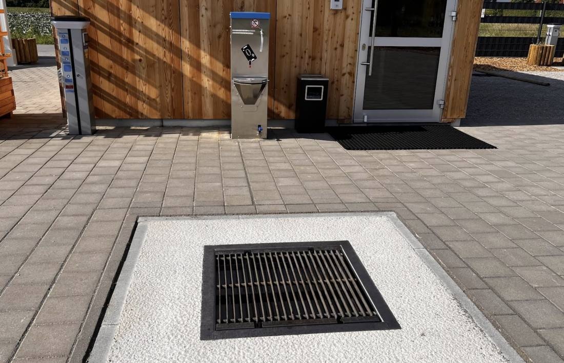 Camping am Handwerkerhof — Sp. parking dla kamperów in Hallbergmoos