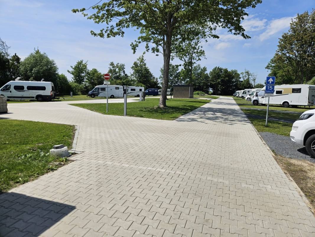 Stellplatz Mooischildmeer — Sítio para autocaravanas in Steendam