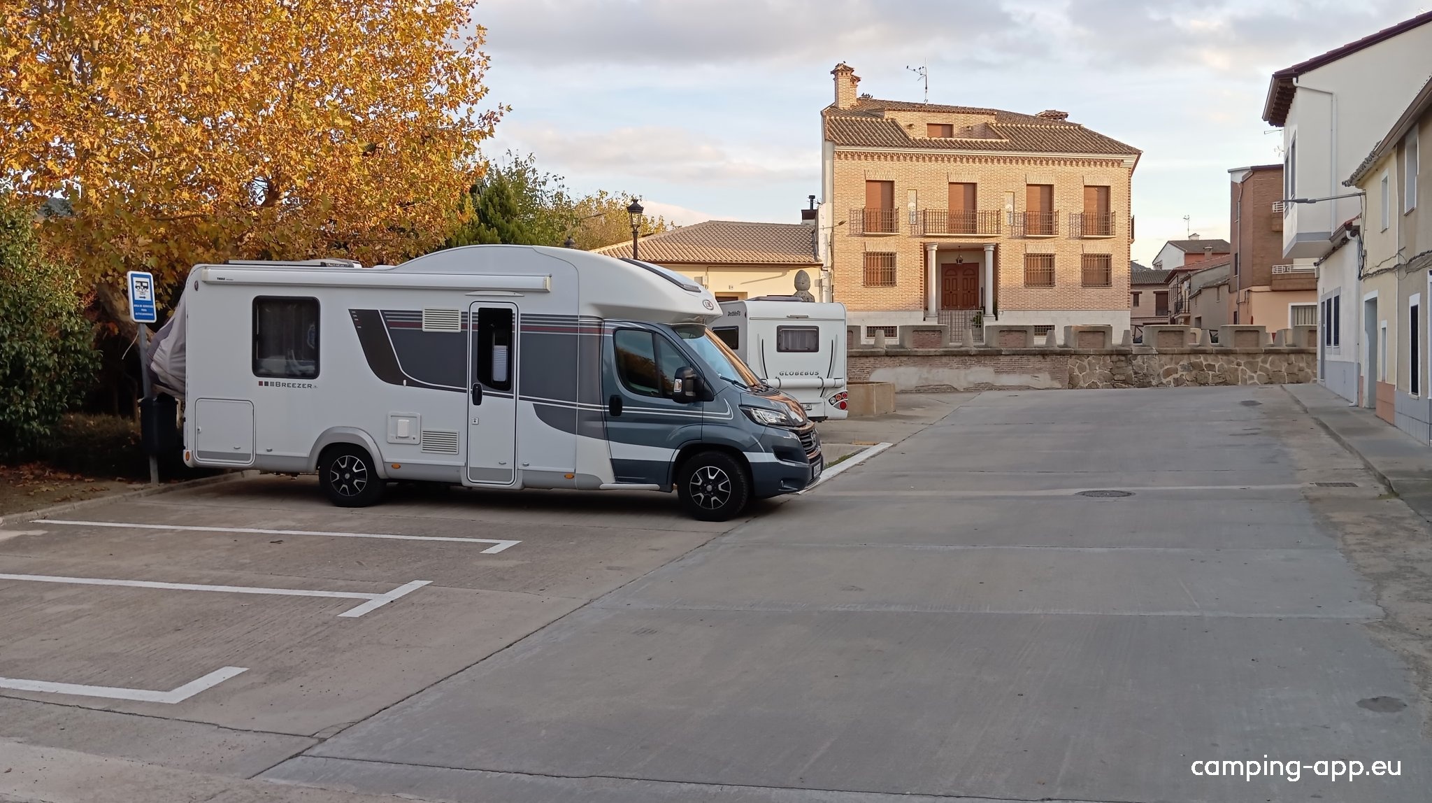Área de autocaravanas — Місце для кемперів in Belvís de la Jara