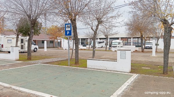 Área de autocaravanas — Photo 4