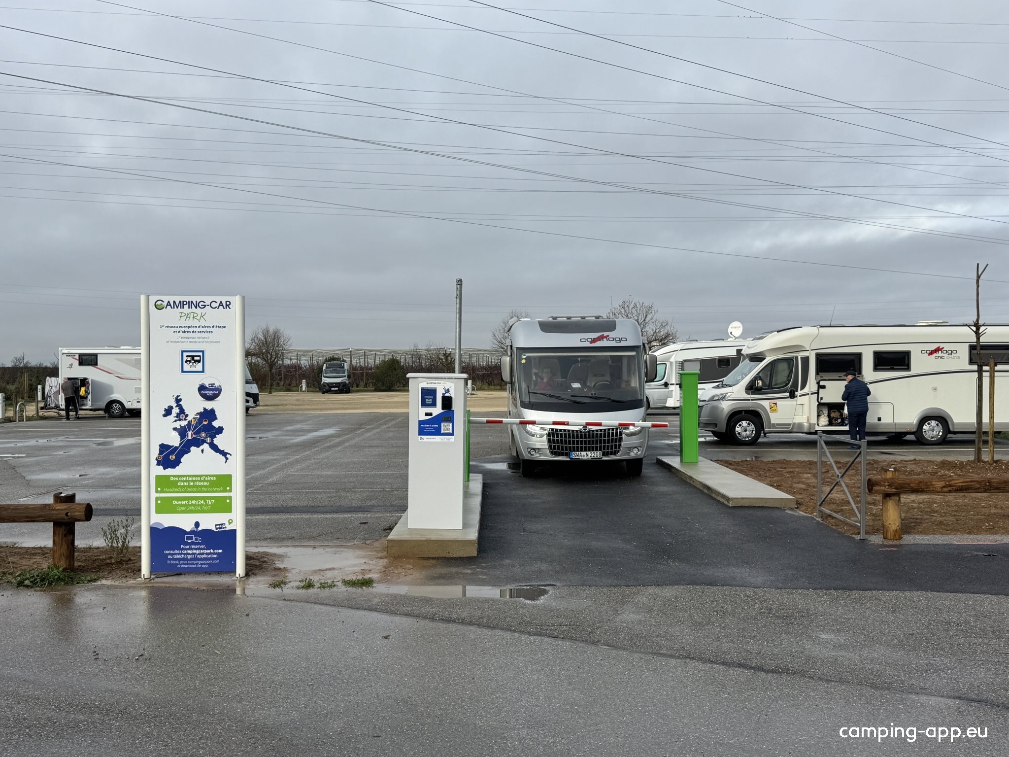 Chateauneuf sur Isere — Aire camping car in Châteauneuf-sur-Isère
