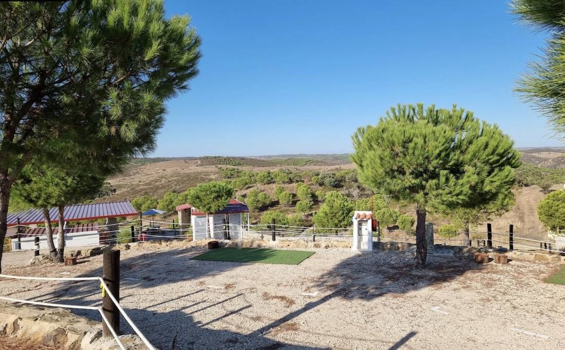 Shamwari Hilltop Retreat - Camping & Campervan Park & Retreat Venue — Kemping in Monte Vascao