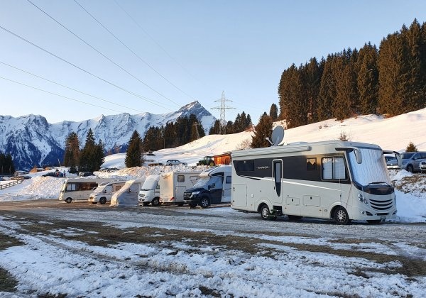 Stellplatz Heinzenberg-Lescha — Sp. parking dla kamperów in Cazis