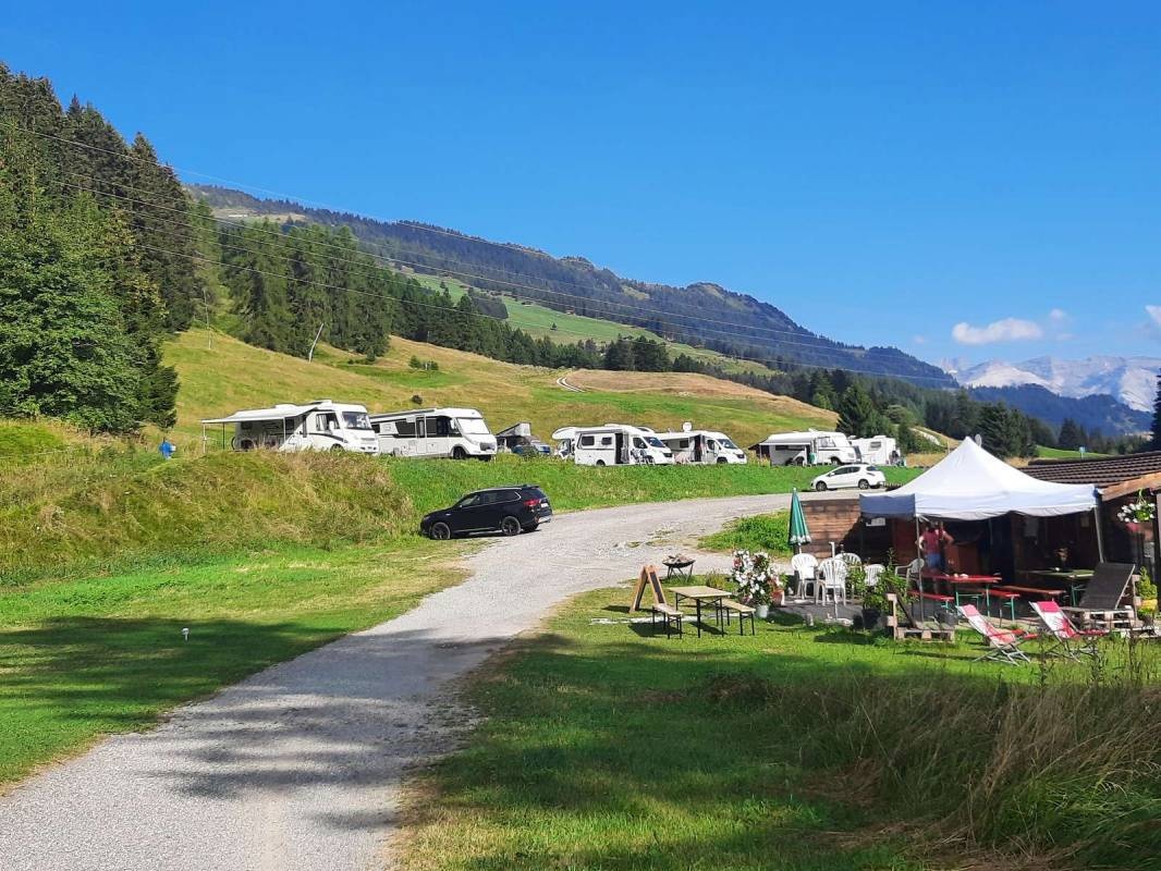 Stellplatz Heinzenberg-Lescha — Camperplads in Cazis