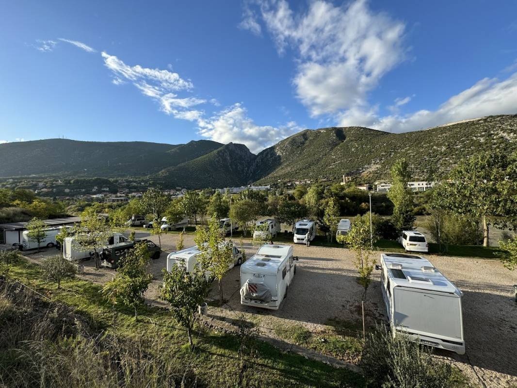 Mostar, Bosnien und Herzegowina — Kamp yeri in MZ Raštani