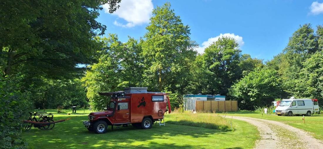 Camping de Leenstertillen — Cámping in Leens