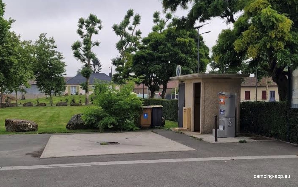 Stellplatz Grandvilliers — Aire camping car in Grandvilliers