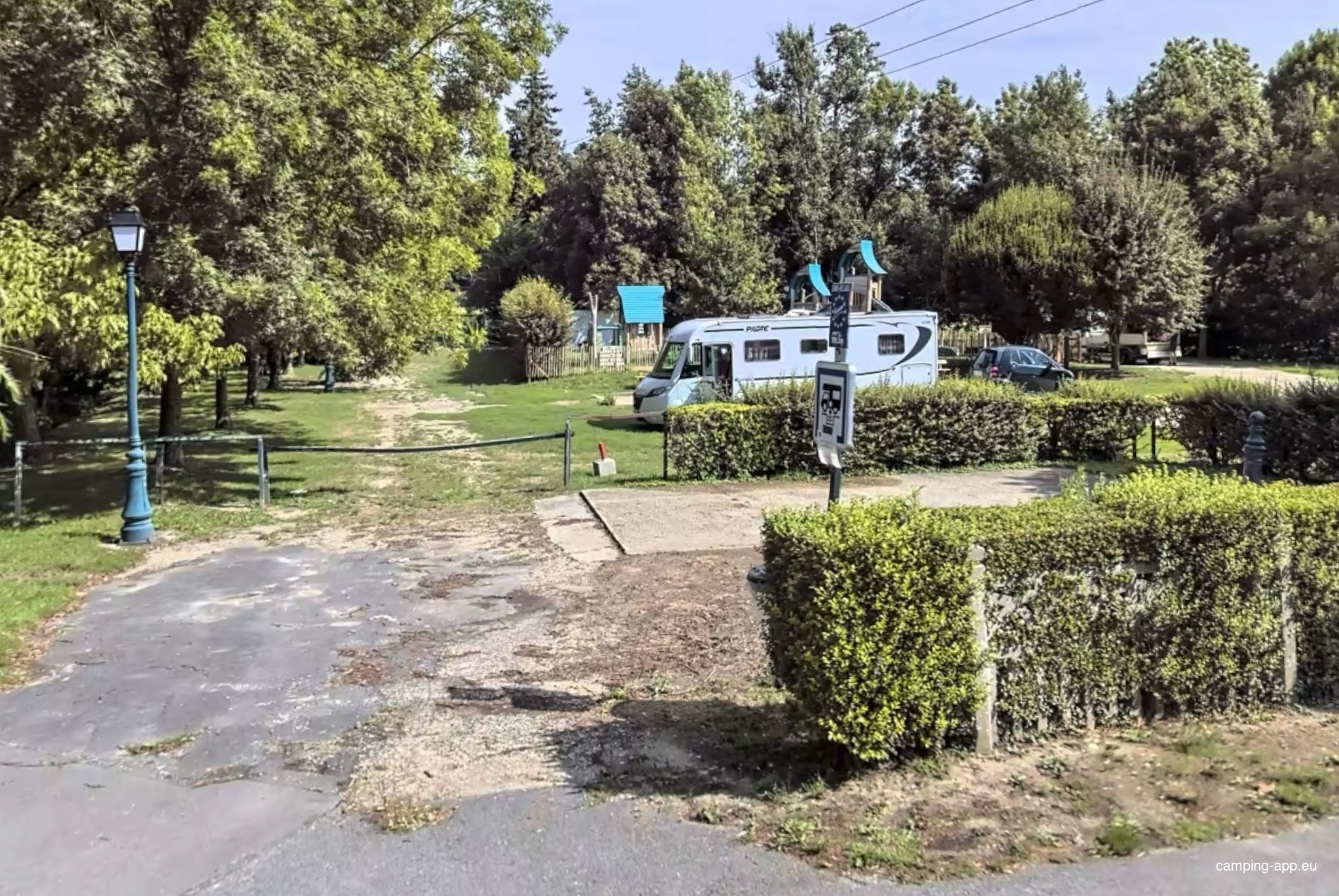 Stellplatz Saint-Cyr-sur-Morin — Campingplatz in Saint-Cyr-sur-Morin