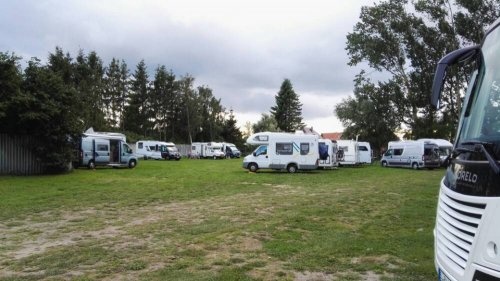 Stellplatz im Grünen bei Fa. Stuhr — Sp. parking dla kamperów in Elmenhorst