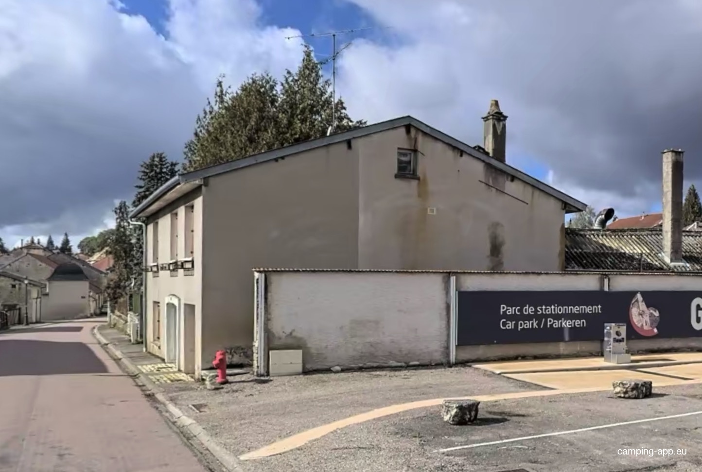 Stellplatz Grand — Campervan Site in Grand