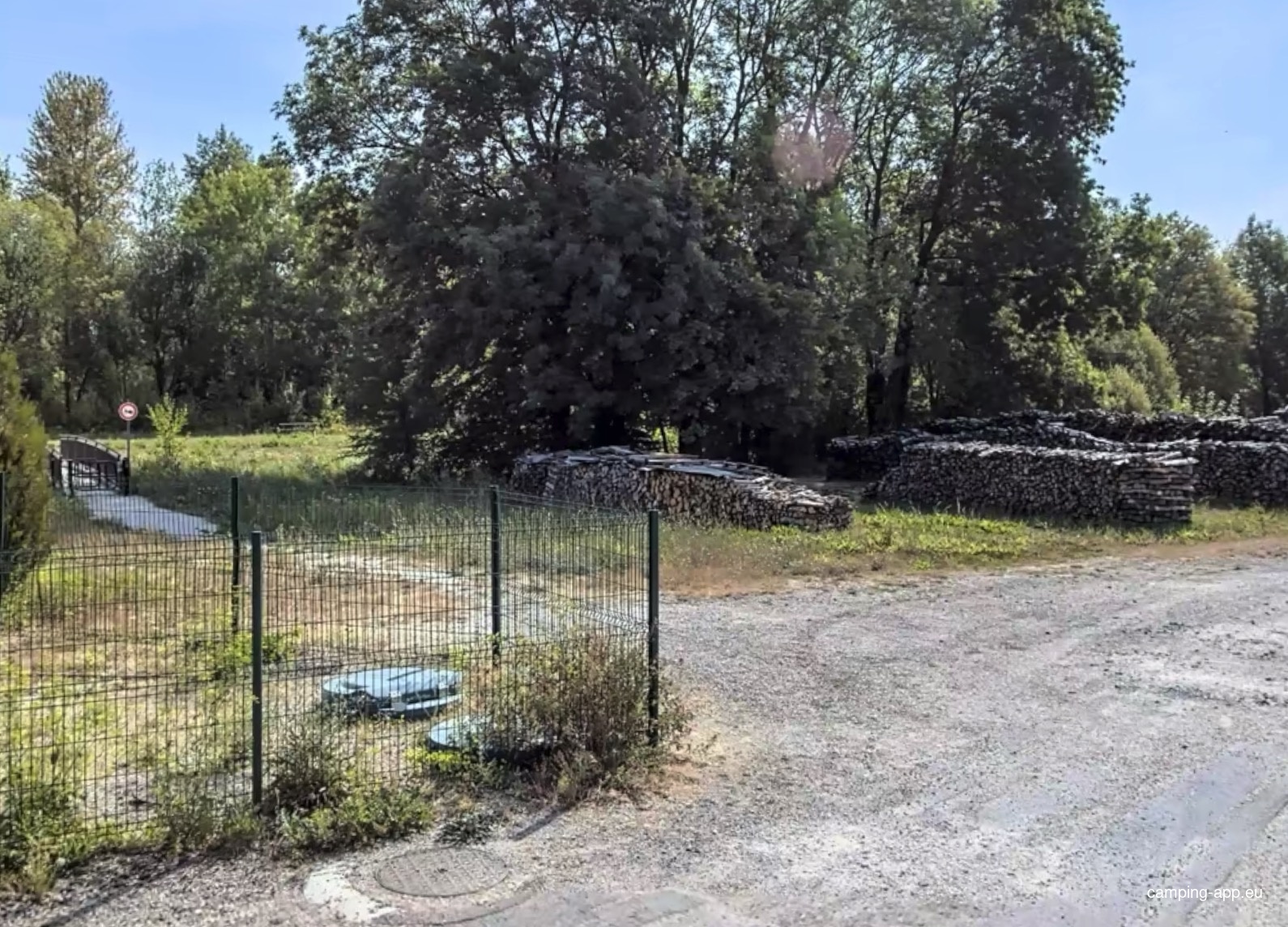 Stellplatz Sampigny — Campervan Site in Sampigny