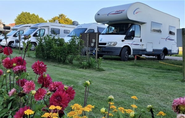 Camperplaats de Tulpentuin — Bobilplass in Slootdorp