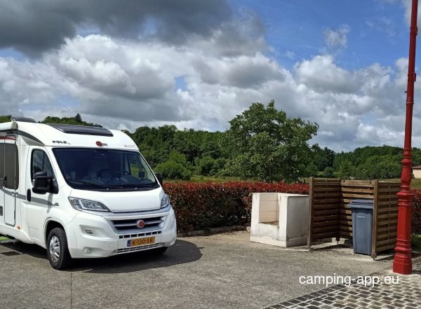Stellplatz Ville-aux-Bois — Foto 3