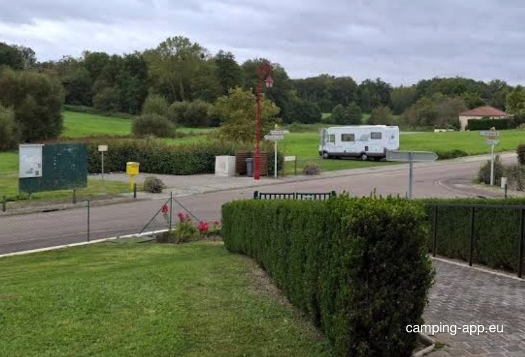 Stellplatz Ville-aux-Bois — Camperplads in Ville-aux-Bois