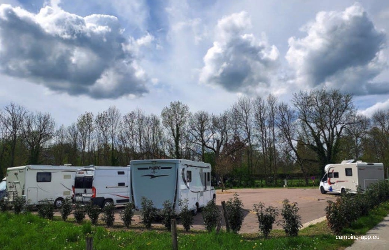 Stellplatz Bar-sur-Aube — Campingplatz in Bar-sur-Aube