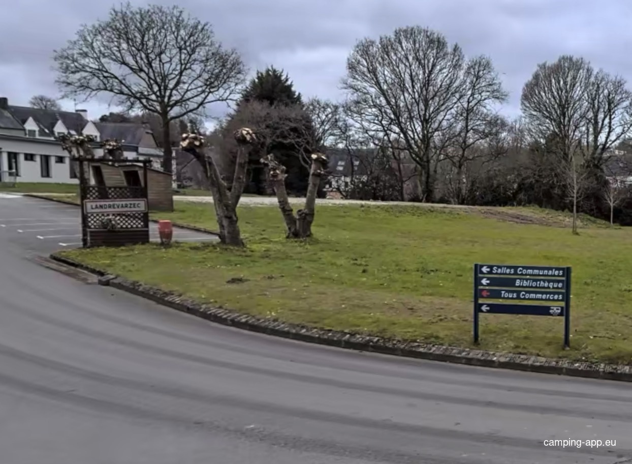 Stellplatz Landrévarzec — Karavan Sitesi in Landrévarzec