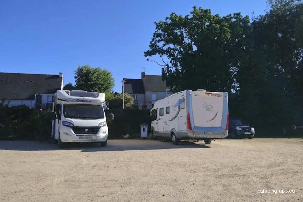 Stellplatz Saint-Servais — Area Autocaravanas in Saint-Servais