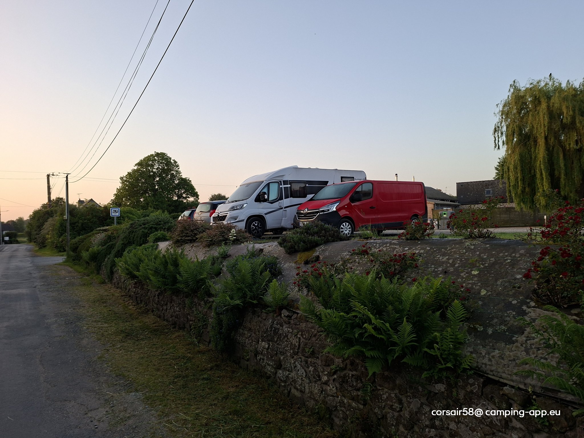 Stellplatz Trégrom — Karavan Sitesi in Trégrom