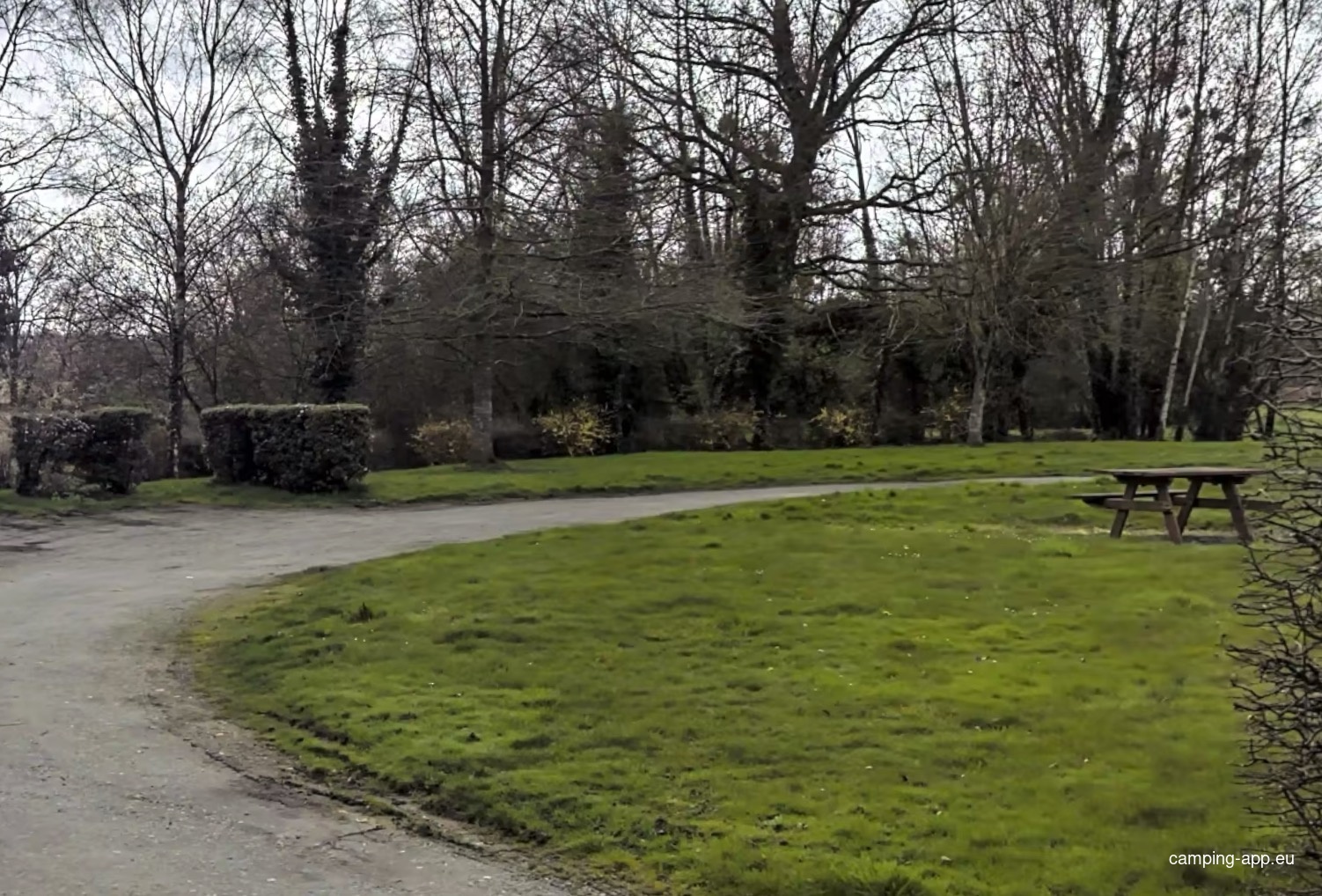 Stellplatz Mohon — Area Autocaravanas in Mohon