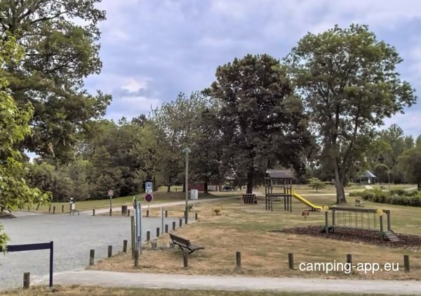 Stellplatz Saint-Caradec — Foto 2