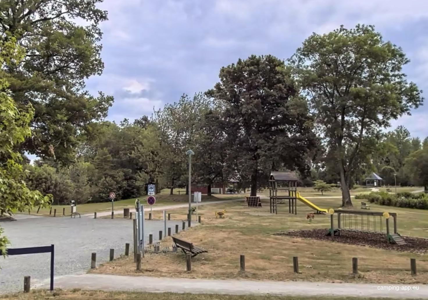 Stellplatz Saint-Caradec — Karavan Sitesi in Saint-Caradec