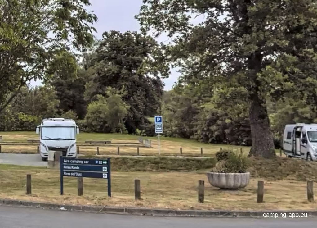 Stellplatz Saint-Caradec — Sítio para autocaravanas in Saint-Caradec