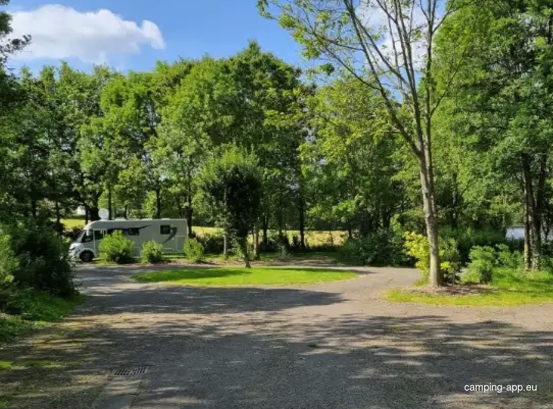 Stellplatz Évellys — Camperplads in Évellys