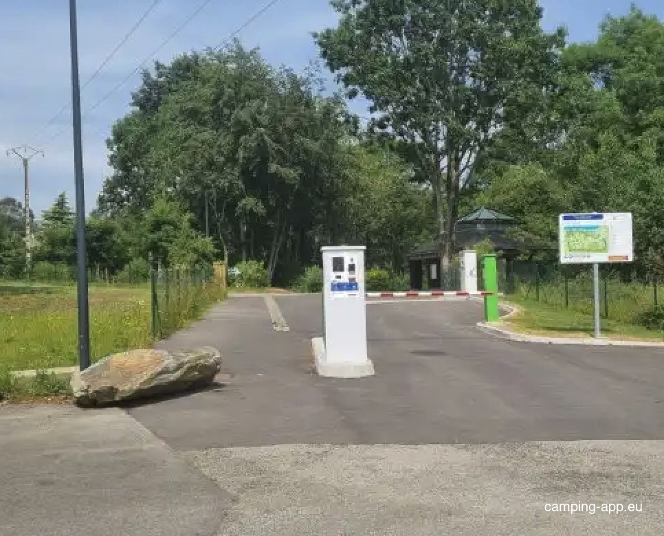 Stellplatz Évellys — Sp. parking dla kamperów in Évellys