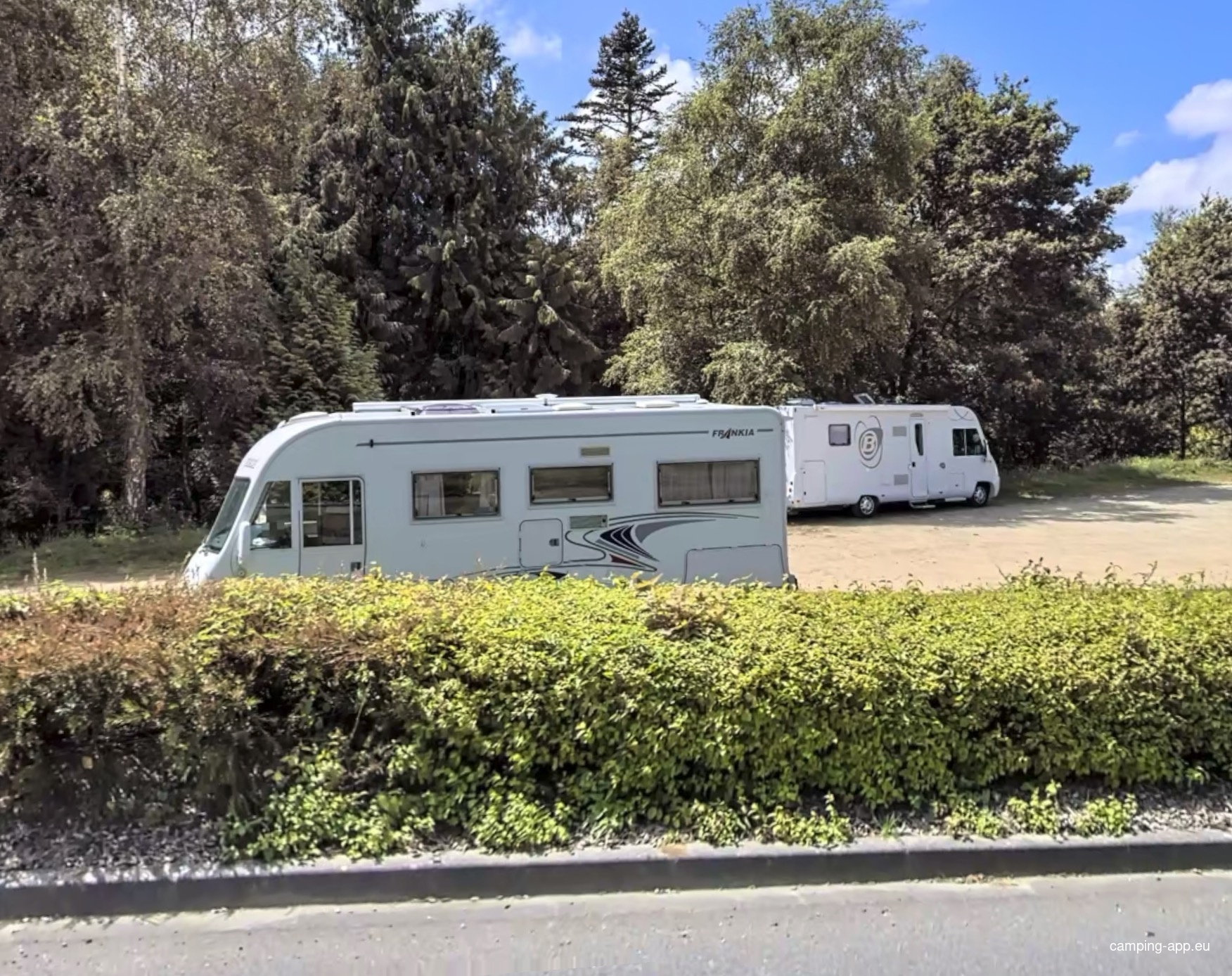 Stellplatz Saint-Carreuc — Sítio para autocaravanas in Saint-Carreuc