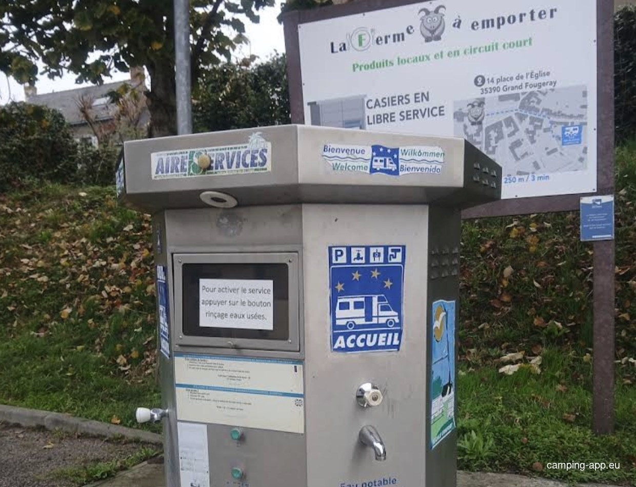 Stellplatz Grand-Fougeray — Ställplats in Grand-Fougeray