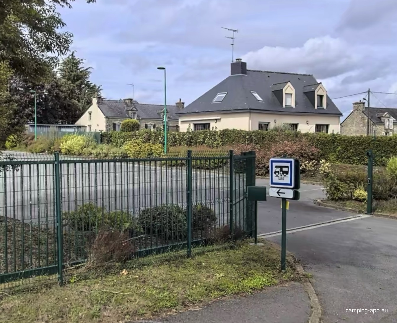 Stellplatz Bignan — Sp. parking dla kamperów in Bignan