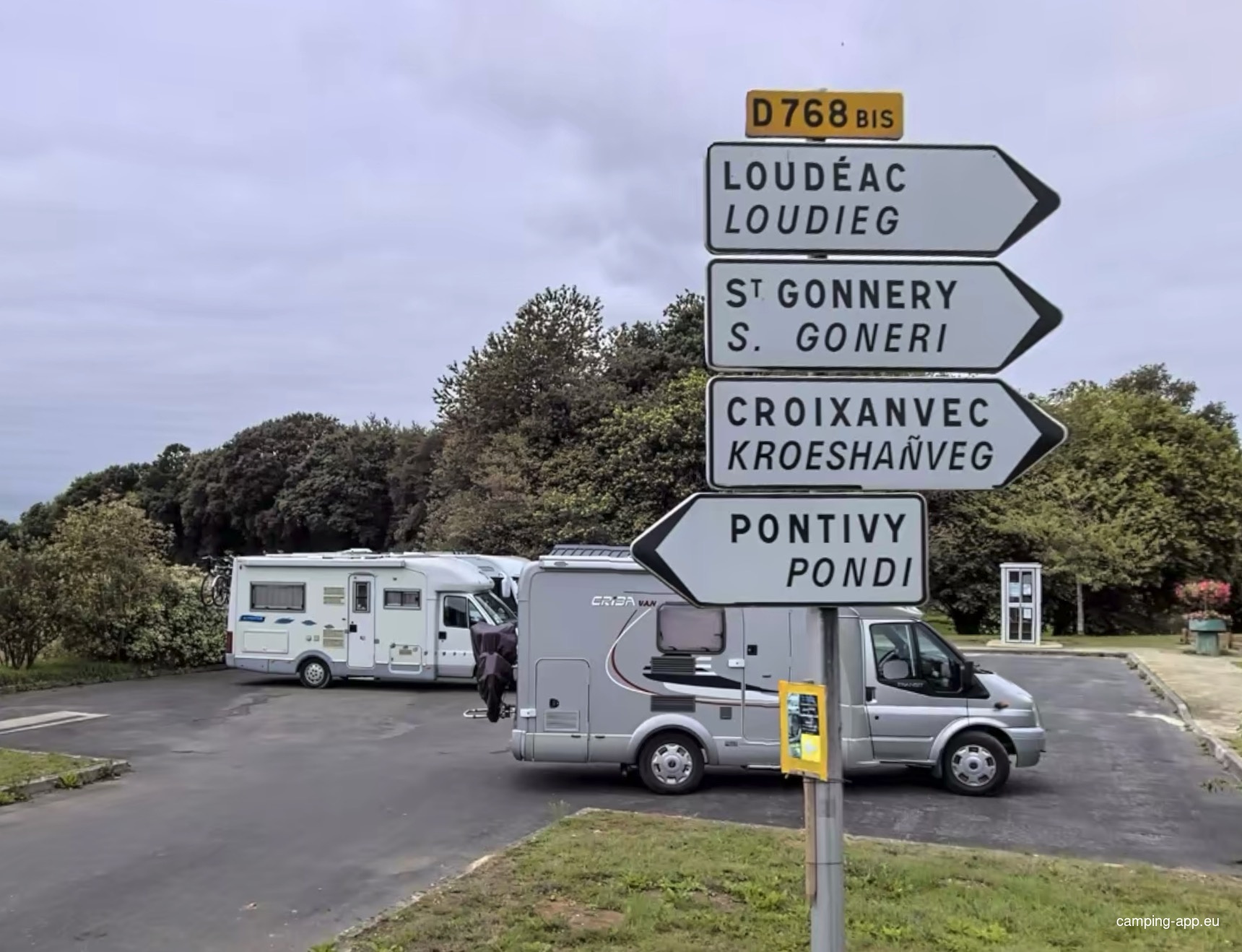 Stellplatz Saint-Gérand-Croixanvec — Area di sosta in Saint-Gérand-Croixanvec