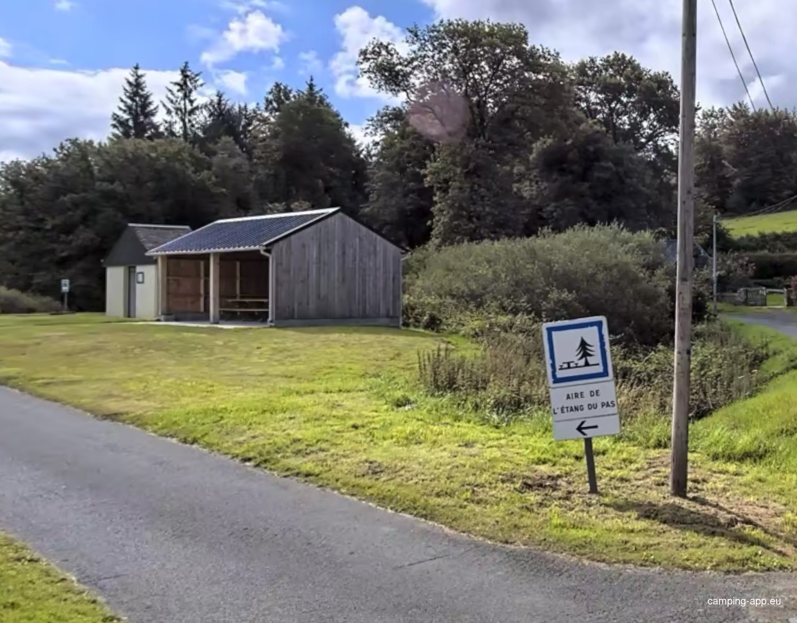 Stellplatz Lanfains — Camperplaats in Lanfains