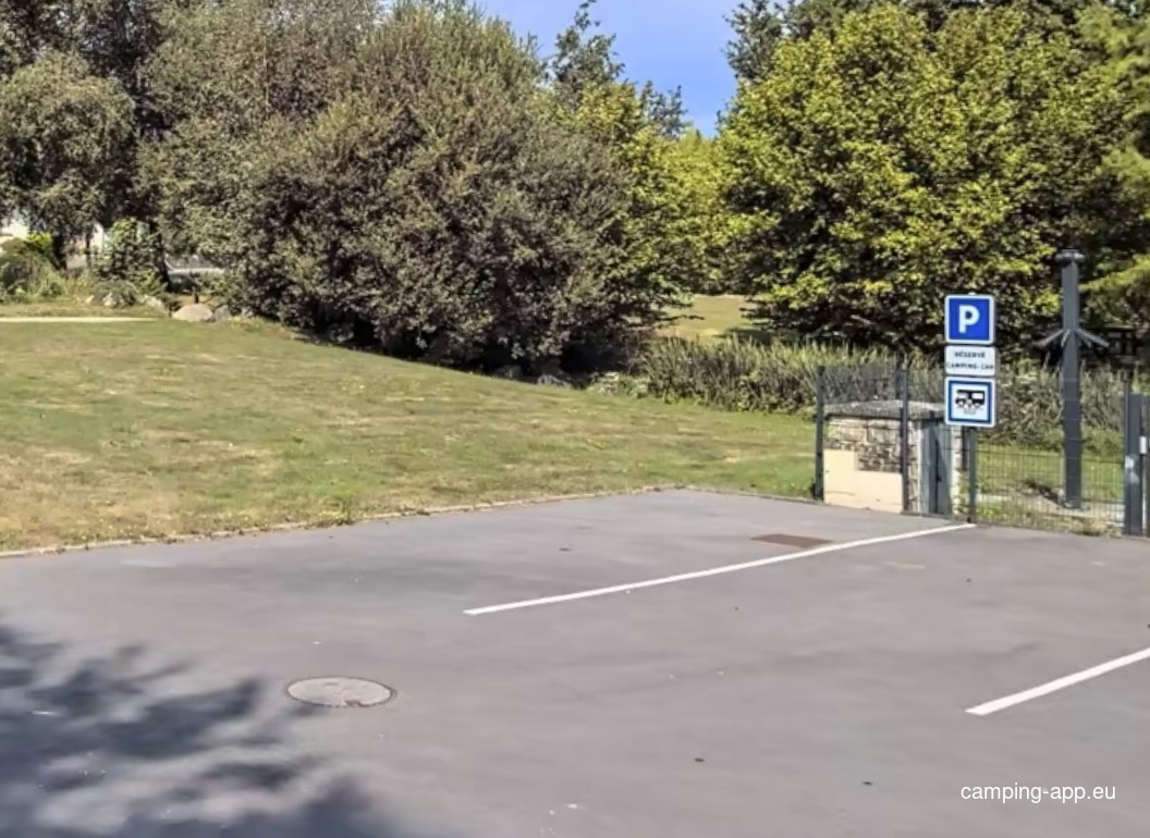 Stellplatz Pluméliau-Bieuzy — Aire camping car in Pluméliau-Bieuzy