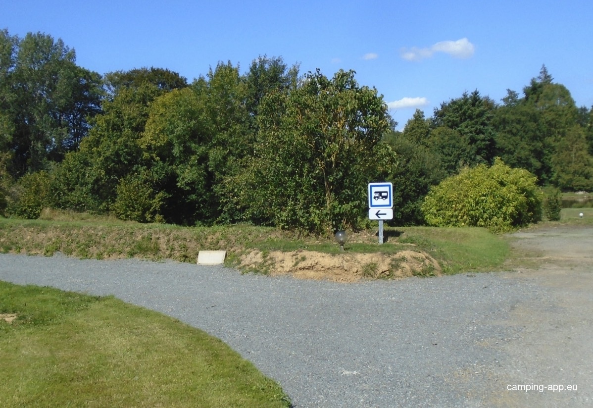 Stellplatz Saint-Sauveur-Villages — Sítio para autocaravanas in Saint-Sauveur-Villages