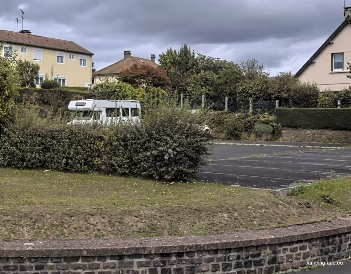 Stellplatz La Haye-Pesnel — Area Autocaravanas in La Haye-Pesnel