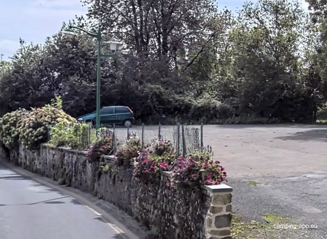 Stellplatz La Lucerne-d'Outremer — Sítio para autocaravanas in La Lucerne-d'Outremer