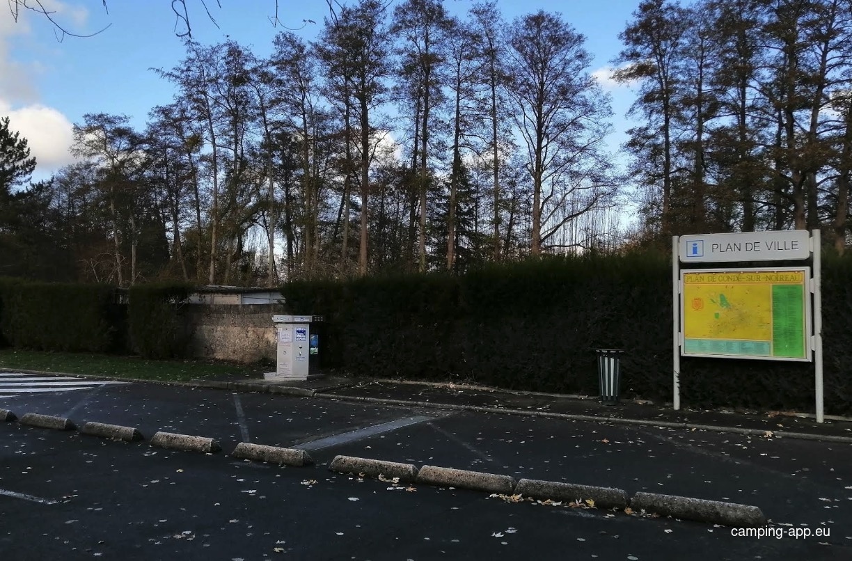 Stellplatz Condé-en-Normandie — Sítio para autocaravanas in Condé-en-Normandie