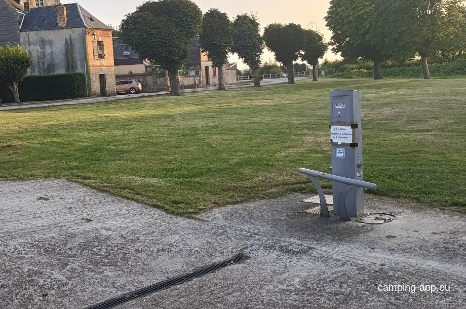 Stellplatz Quillebeuf-sur-Seine — Aire camping car in Quillebeuf-sur-Seine