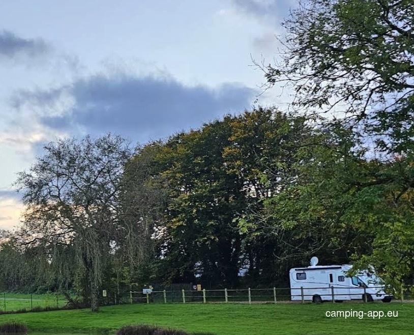 Stellplatz Sap-en-Auge — Camperplaats in Sap-en-Auge