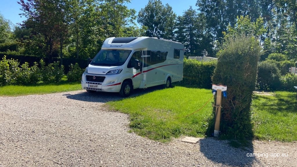 Stellplatz Ivry-la-Bataille — Karavan Sitesi in Ivry-la-Bataille