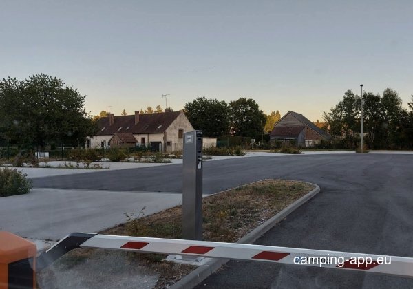 Stellplatz L'Aigle — Foto 2