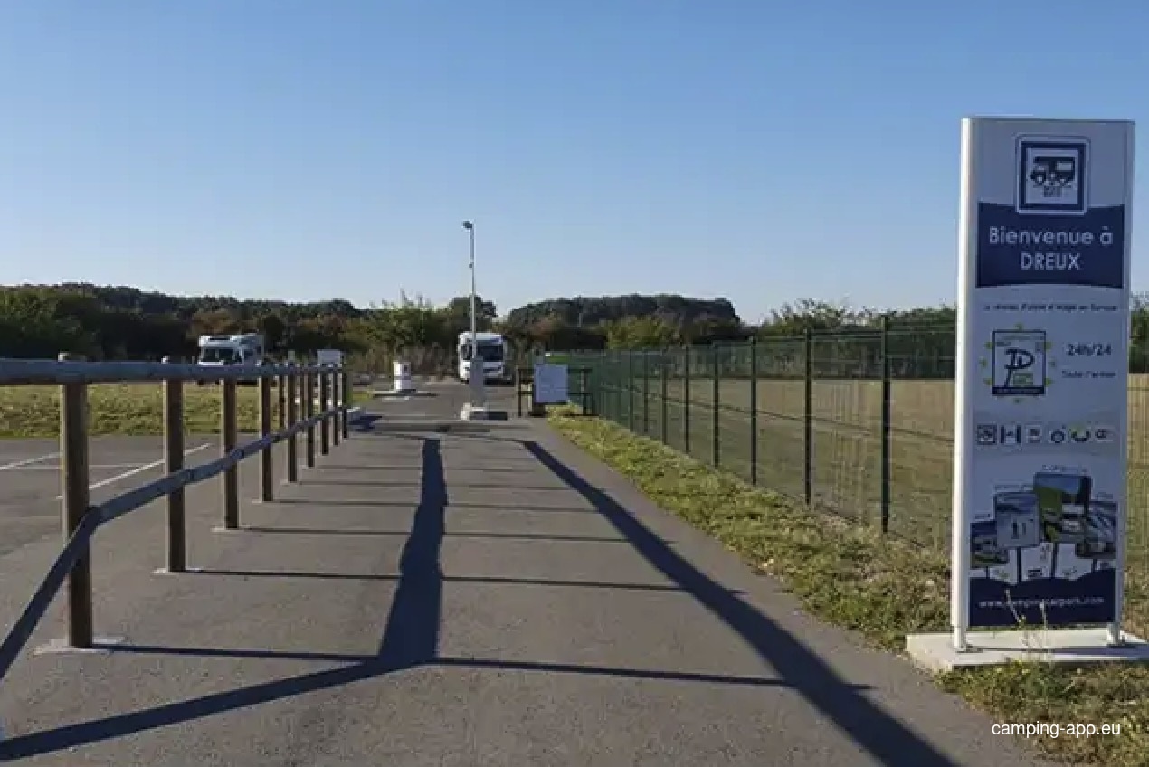 Stellplatz Dreux — Ställplats in Dreux