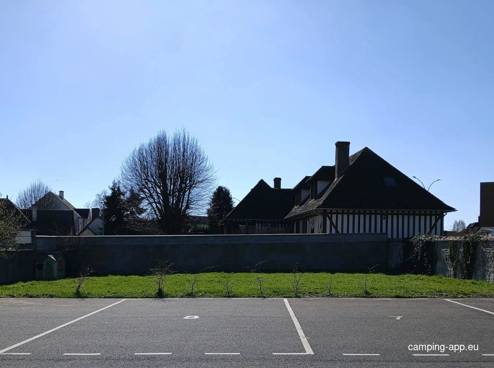 Stellplatz Châteauneuf-en-Thymerais — Ställplats in Châteauneuf-en-Thymerais