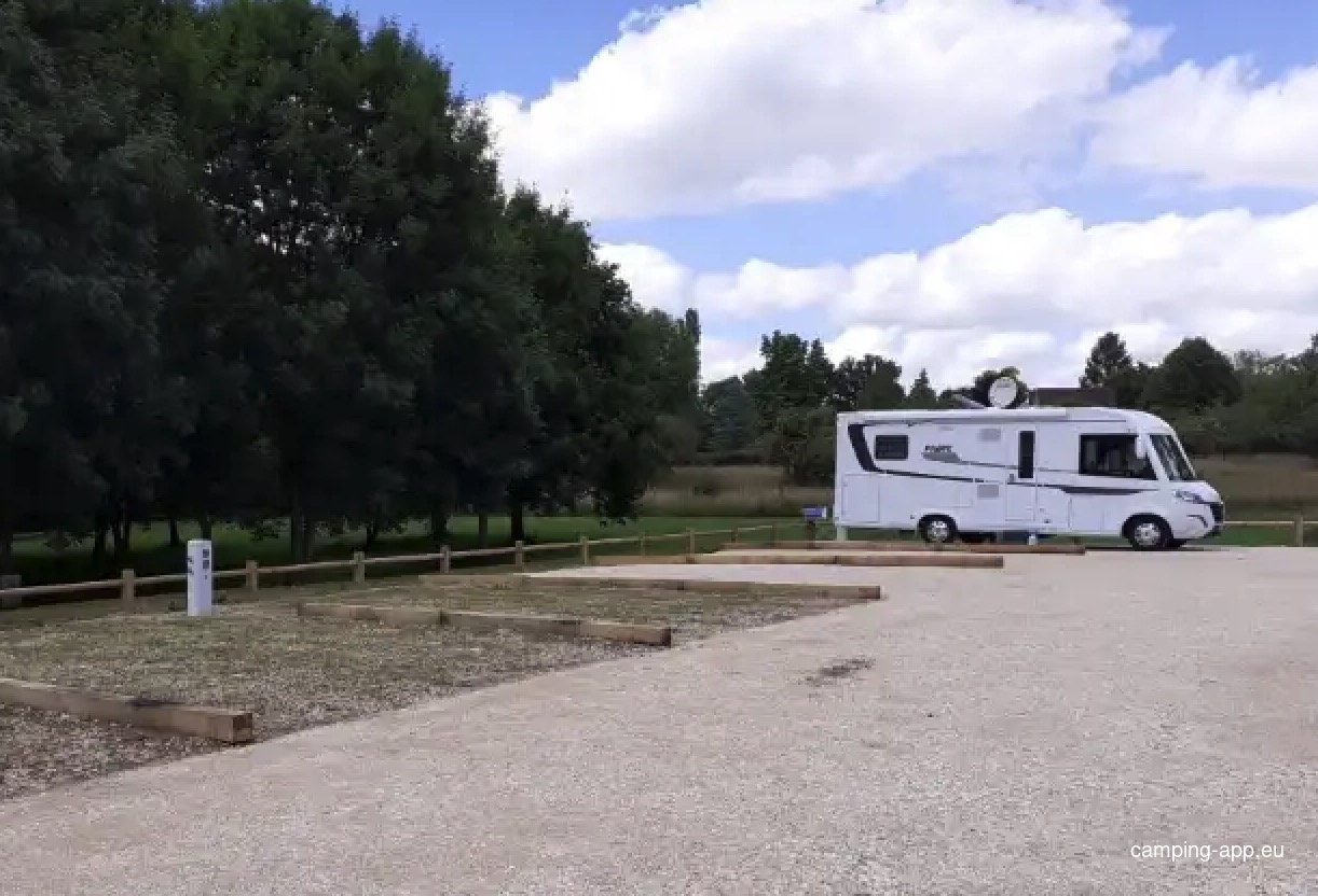 Stellplatz Belhomert-Guéhouville — Aire camping car in Belhomert-Guéhouville