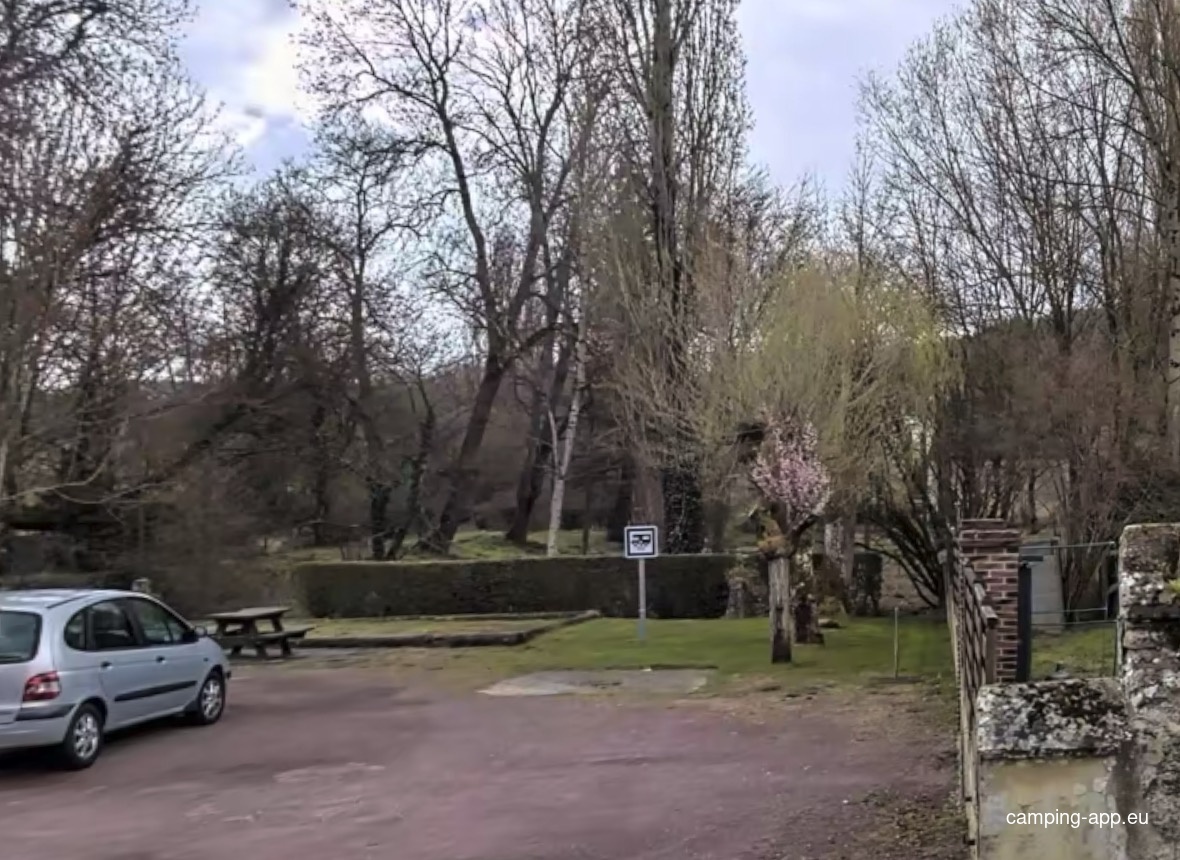 Stellplatz Moutiers-au-Perche — 露营车营地 in Moutiers-au-Perche