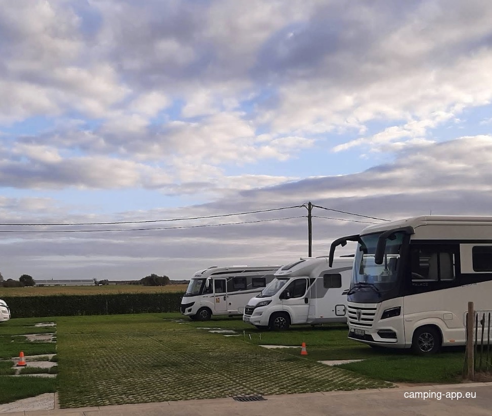 Stellplatz Alveringem — Area Autocaravanas in Alveringem