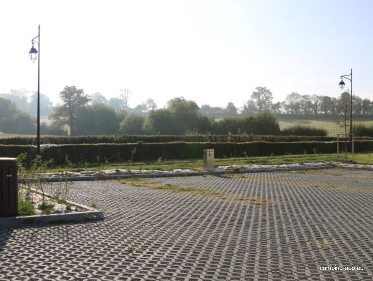 Stellplatz Saint-Germer-de-Fly — Karavan Sitesi in Saint-Germer-de-Fly